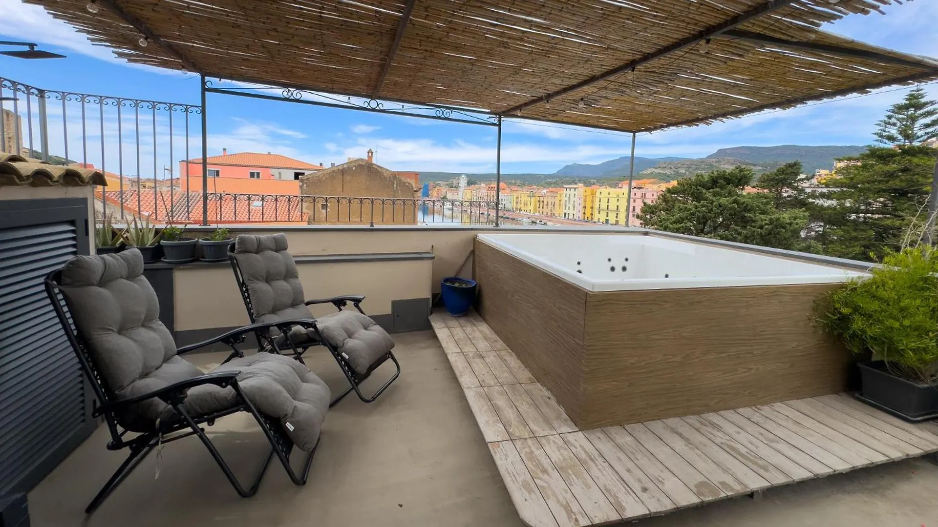 Privatunterkunft Ferienwohnung Bosa Eye House 1873 Italien