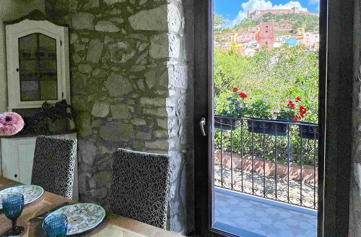 Privatunterkunft Ferienwohnung Bosa Eye House 1873 Italien